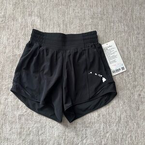 Lululemon Hawaiian Islands Hotty Hot Short 2.5” Lined Size 0 Women Black NWT